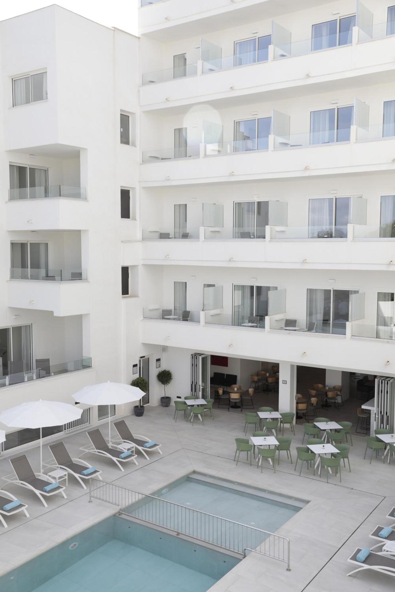 Aparthotel Marina Drach 克里斯托港 外观 照片